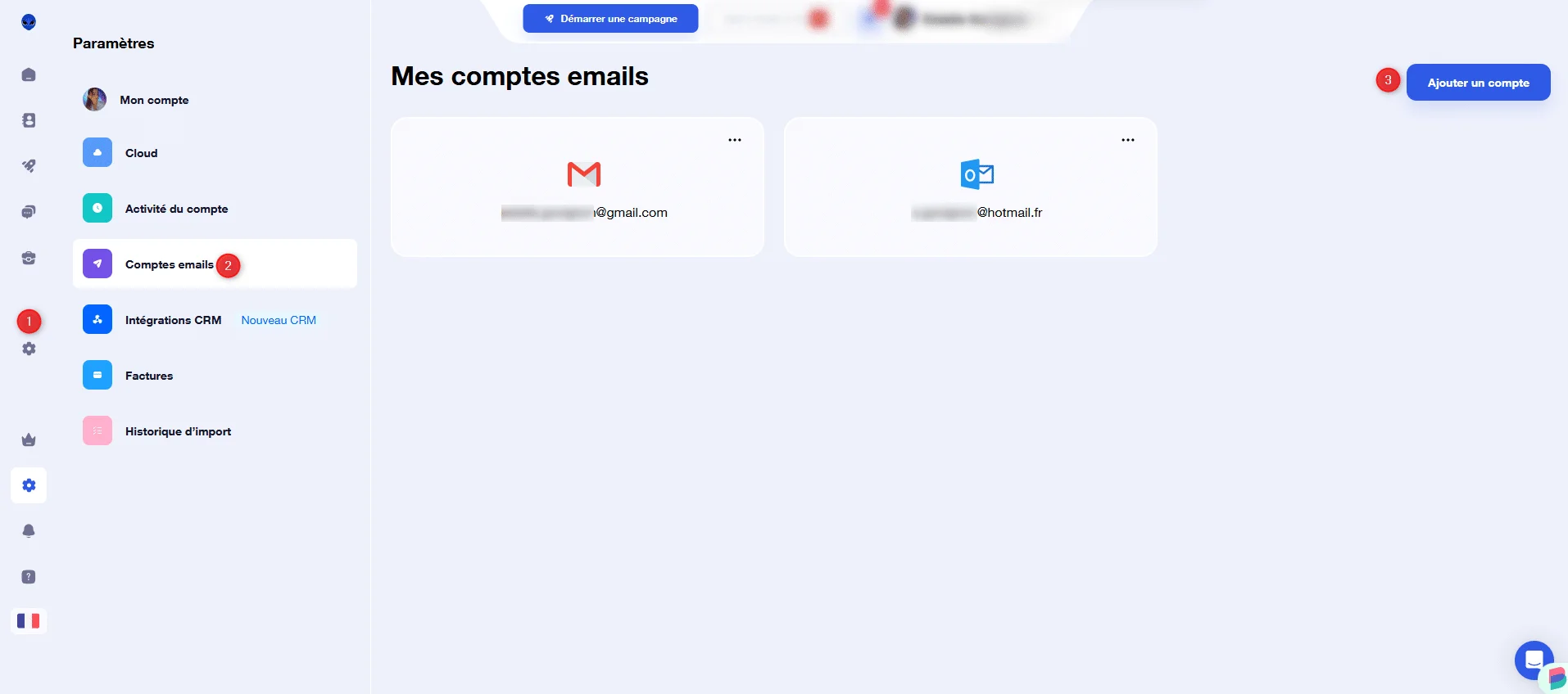 Interface de gestion des comptes email dans Waalaxy, affichant deux comptes connectés (Gmail et Hotmail) avec options de configuration.
