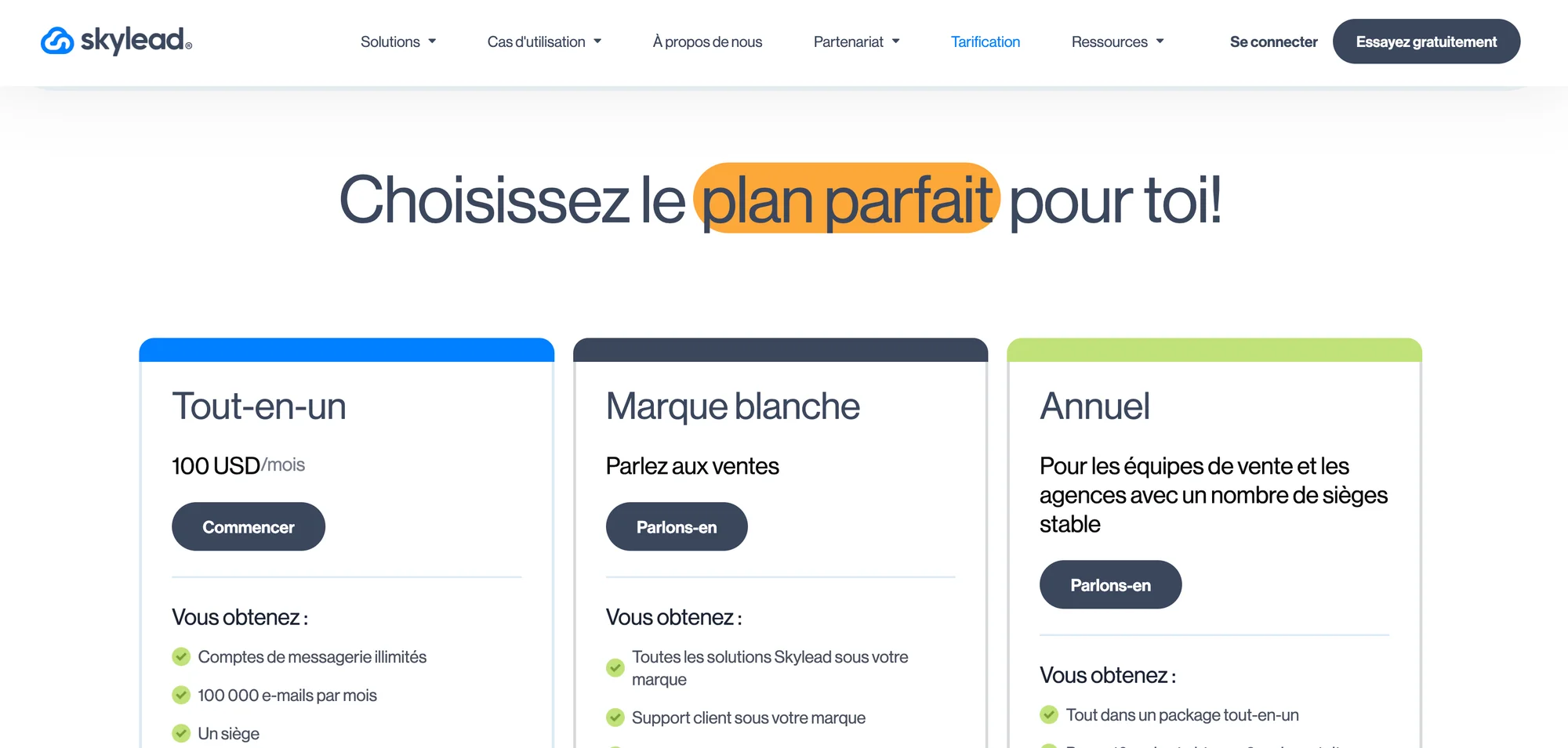 Trois plans tarifaires de SkyLead : Tout-en-un à 100 USD/mois, Marque blanche et Annuel