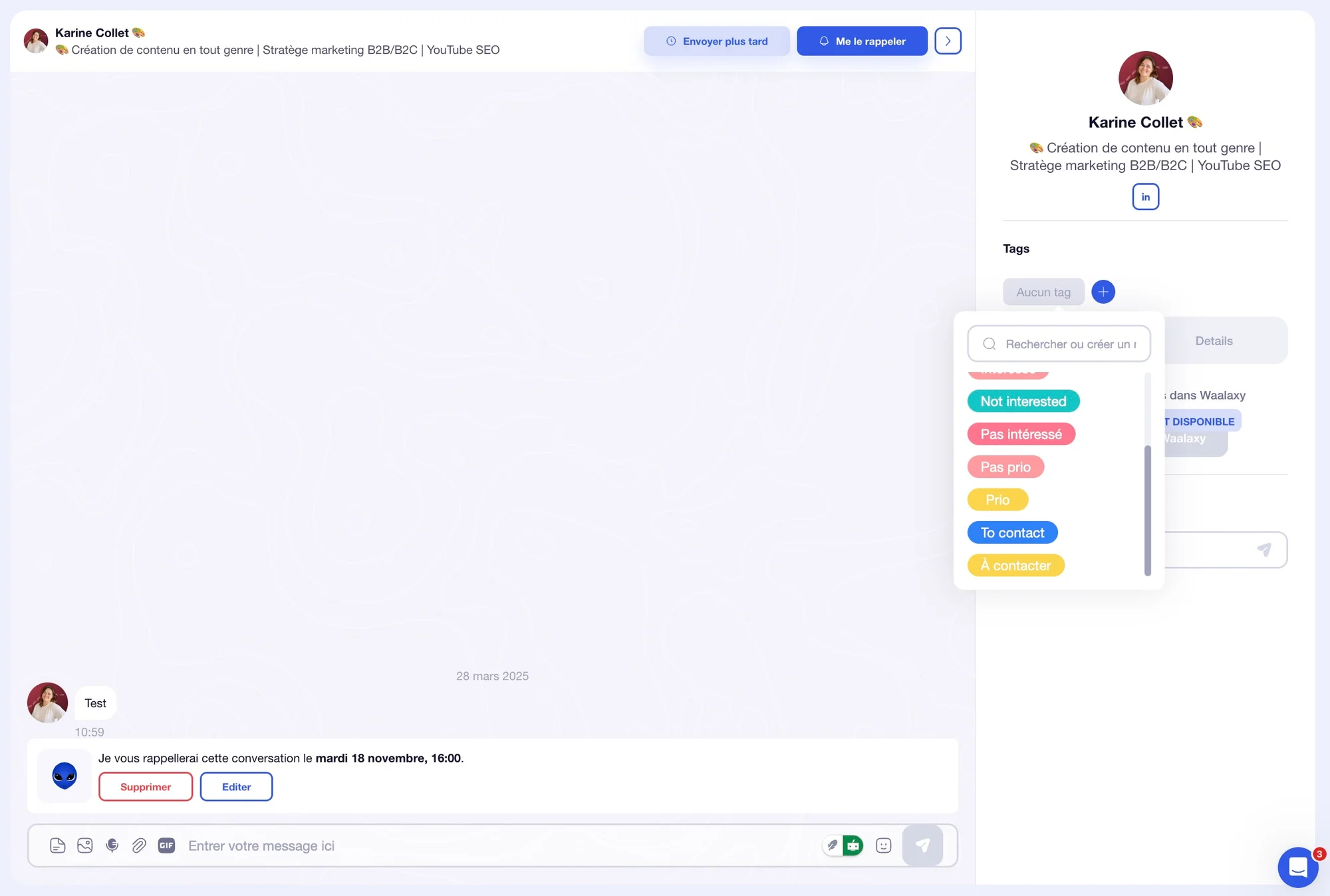 Interface d'application de discussion en ligne, messages, tags, profil utilisateur.