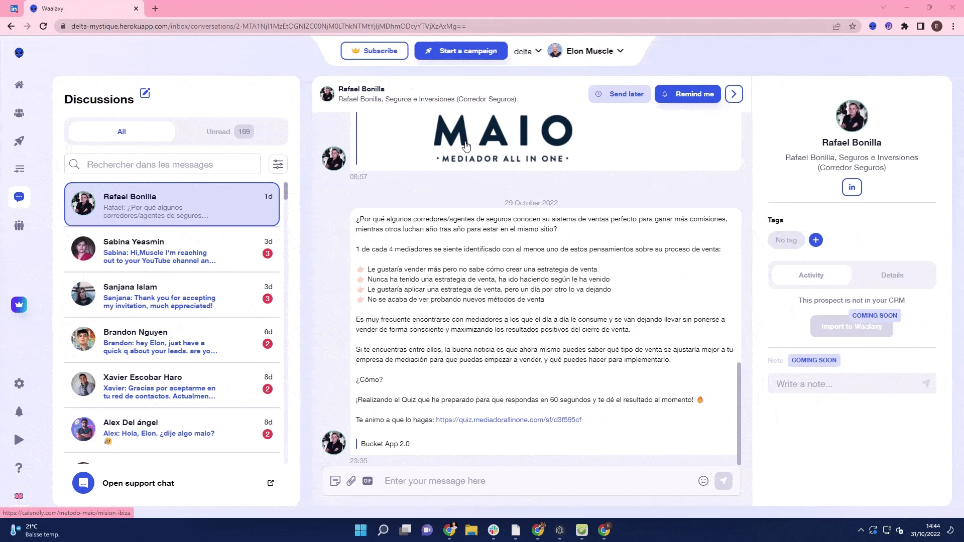 Screenshot of a messaging program with conversations in progress on a Windows desktop.
