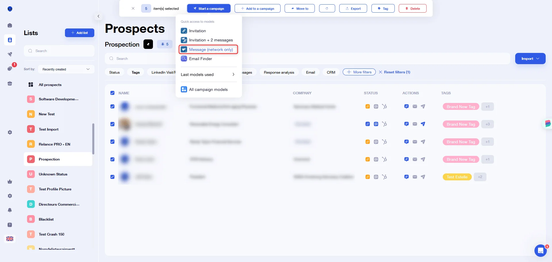 Interface de gestion avec tableau de données, boutons et menu latéral