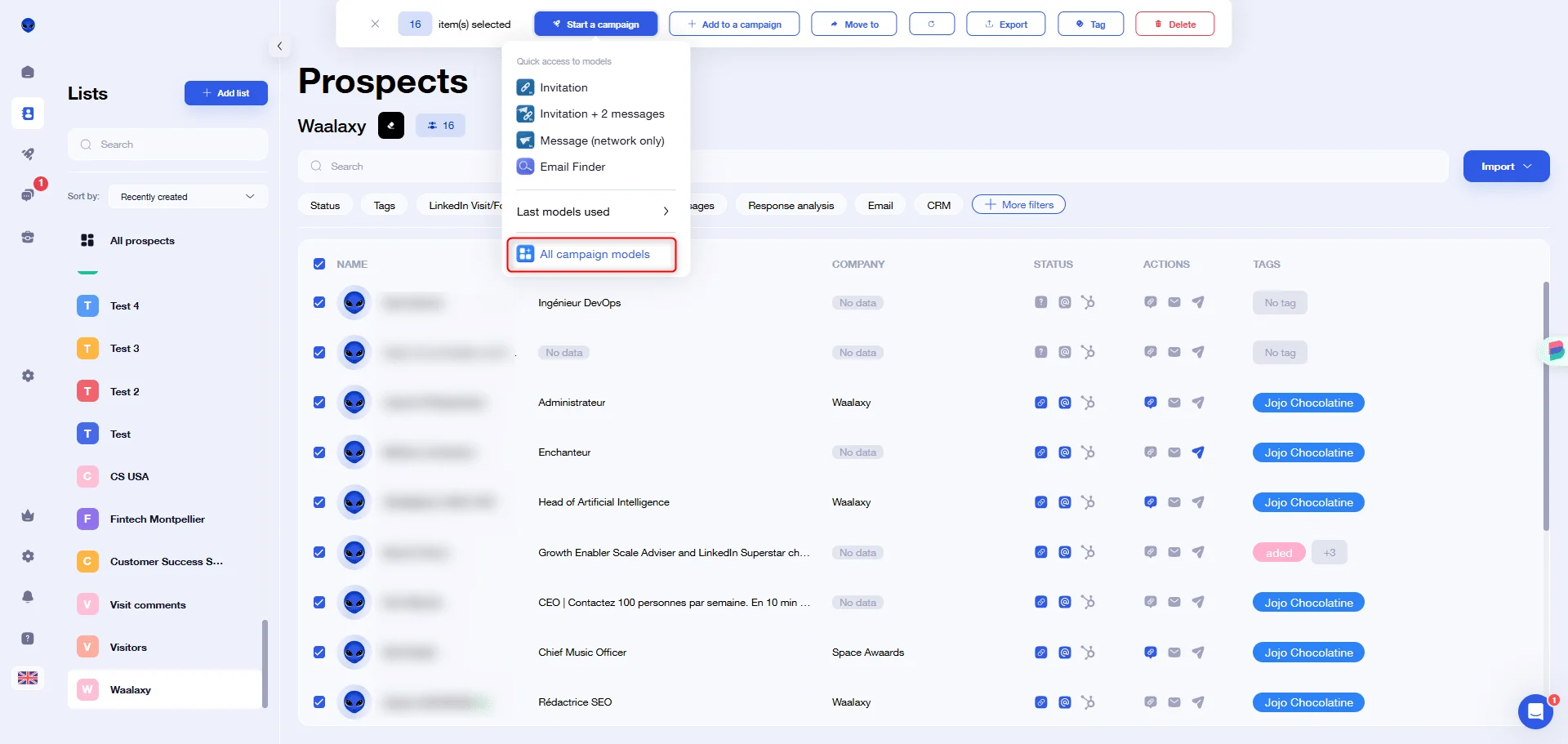Liste de prospects avec nom, poste et entreprise en tableau