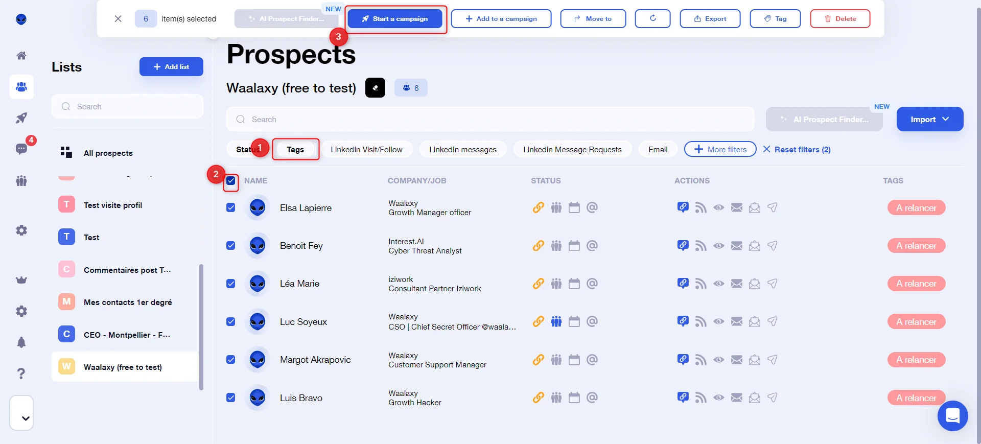 Profils de prospects avec statuts et messages LinkedIn