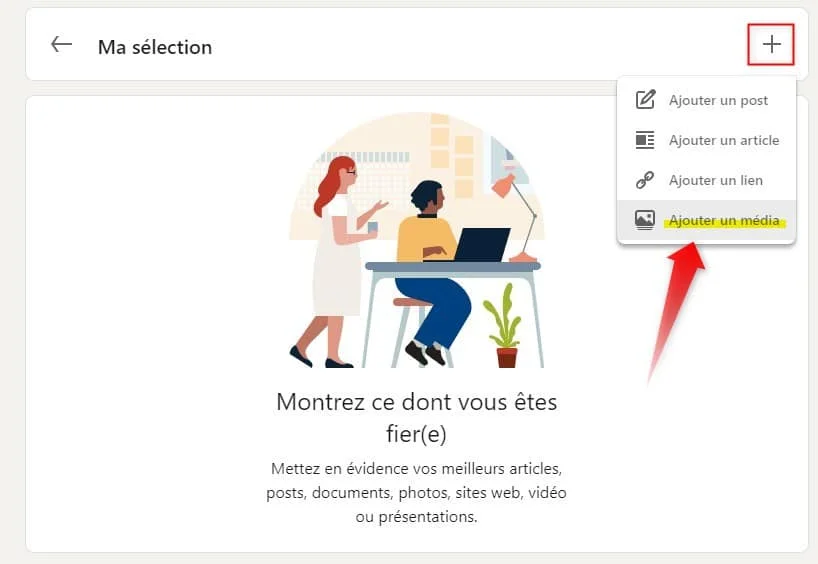Deux personnes collaborant à l'ajout de contenu multimédia sur ordinateur