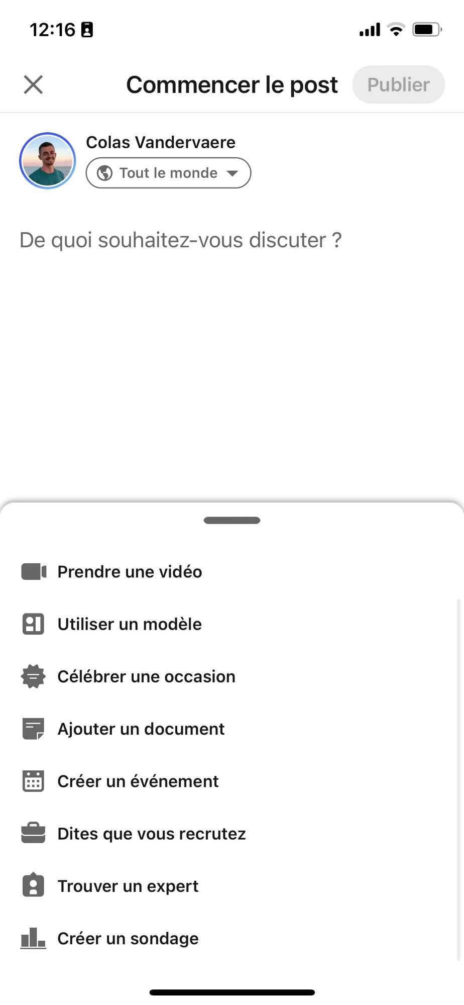 Profil Facebook de Colas Vandervaeve avec menu de création de post